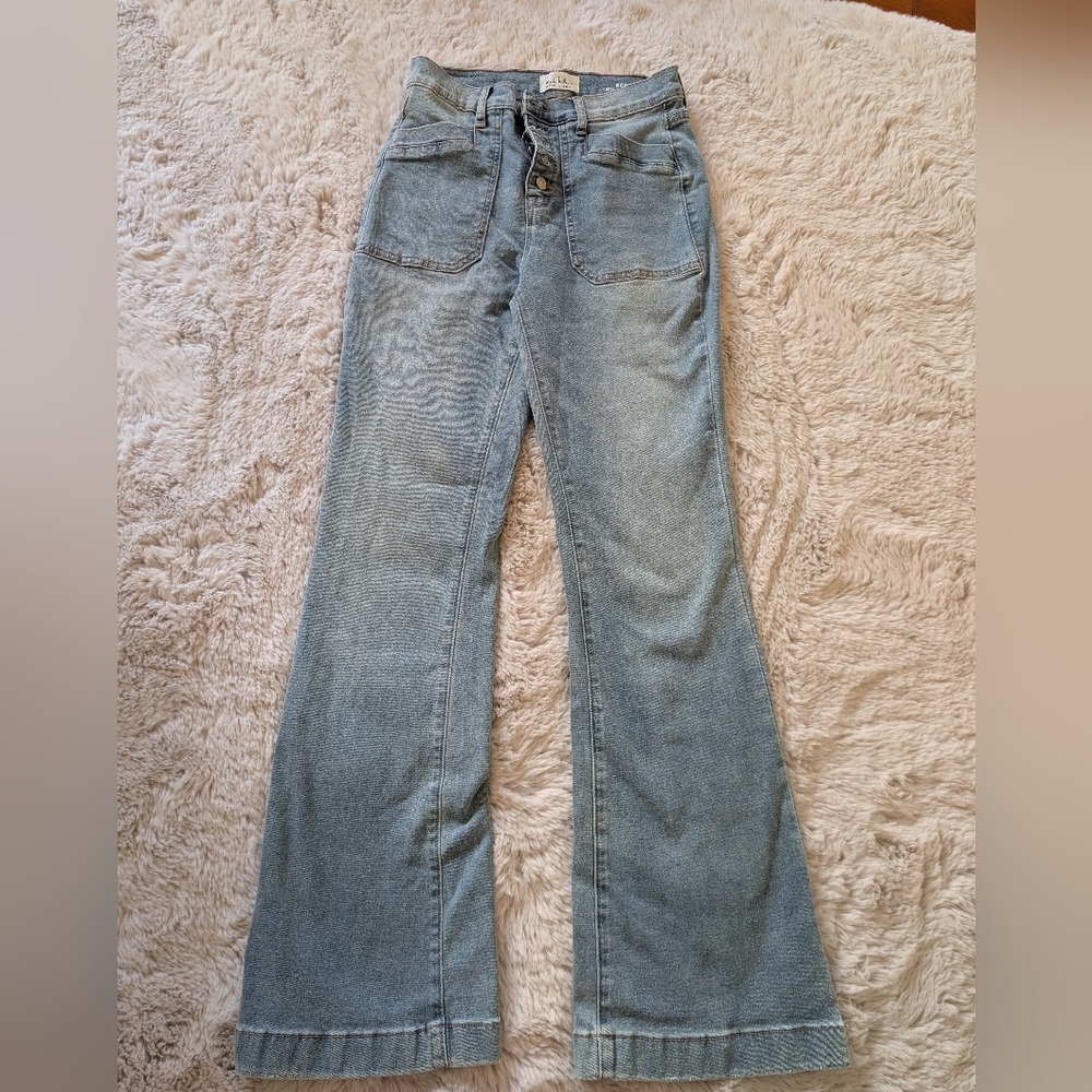 Nicole Miller New York Nomad Super High Rise Flare jeans. Size 4